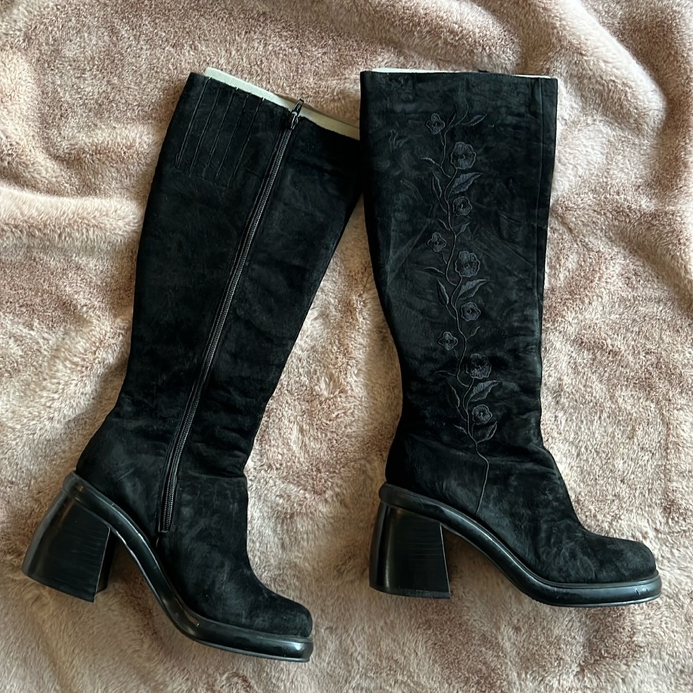 MIA women’s knee high black suede boots 7.5